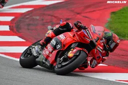 MotoGP: Bagnaia "vince" il venerdì a Barcellona, Martin 5°