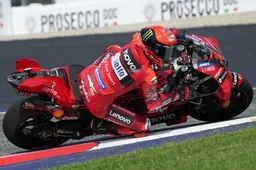 MotoGP Austria: Aprilia e KTM d'attacco, ma è pole di Bagnaia