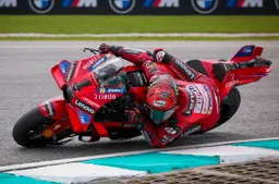 MotoGP Sepang: Bagnaia polverizza il record e regola Martin, è pole position
