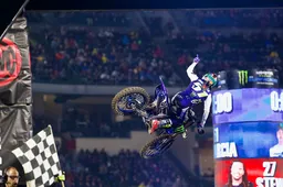 Supercross Anaheim 1: Justin Barcia trionfa sotto la pioggia