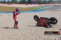 MotoGP Assen, Prove 1: Ducati al comando... e nella ghiaia