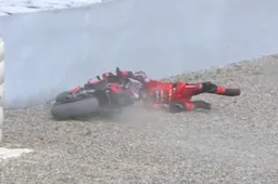 MotoGP Catalunya: Aprilia firma il warm up, cade Bastianini