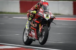 Superbike Donington: Gara 1, Bautista supersonico vince in trasferta