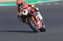 Superbike Francia, Prove 3: Bautista ci pensa lui, si alza e straccia il record