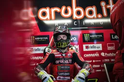 Superbike: Alvaro Bautista spalle al muro,  prendere o lasciare