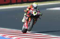 Superbike Misano: Bautista e Ducati pole batticuore, Toprak beffato