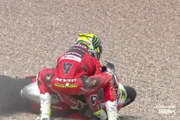 Superbike Donington, Prove 2: Bautista si arena, Bulega e Petrux anti Toprak