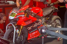 Superbike Cremona, prove 1: Bulega avanza, Bautista cade