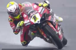 Superbike Phillip Island: Bautista lo squalo, ora vince anche sul bagnato