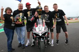 Ducati V2 pigliatutto: conquista anche il British Supersport