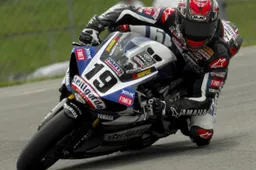 Superbike Donington Gara 1: ennesima vittoria per Spies