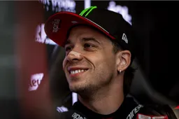 Non cambiare moto, cambia mente: la lezione di Bezzecchi a Bagnaia