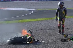 MotoGP Valencia, Prove 3: Bezzecchi moto in fiamme, tante cadute