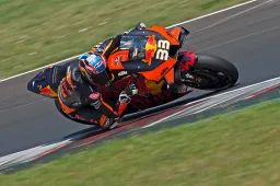 MotoGP, Brad Binder: "Io e Oliveira stesso livello, ci spingiamo a vicenda"