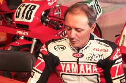 Luca Cadalora torna in pista con la Yamaha Superbike