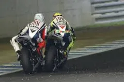 Valentino, la spallata nel mirino