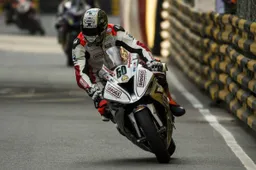 Fenomeno Peter Hickman,  trionfa tra i grattacieli di Macau da (quasi) debuttante