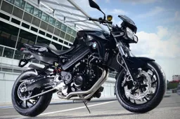 Melandri e Fabrizio testimonial della nuova BMW F 800 R