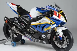 Superstock 1000: la BMW HP4 per la STK1000 2013