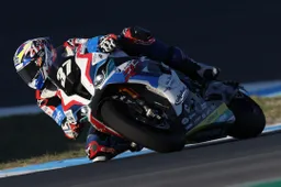 BMW Motorrad per il FIM EWC 2021 con Xavi Forés