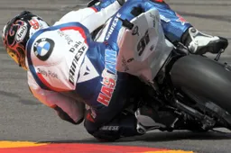 Superbike: conclusi i test BMW a Valencia con Melandri e Haslam