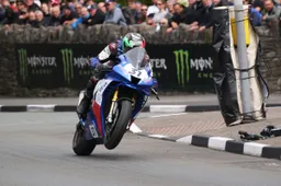 Tourist Trophy: Dunlop sfodera gli artigli, oggi le prime gare