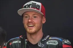 Bradley Smith ancora in sospeso: MotoGP o MotoE nel suo 2020?