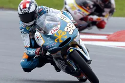 125cc Silverstone Prove Libere 2: Bradley Smith in testa