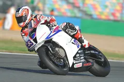 Supersport Magny Cours Prove 2: Parkes precede Cluzel