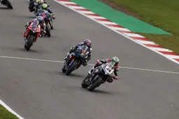 British Superbike 2022: confermate le 3 gare a weekend