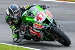 BSB Brands Hatch Gara 2: Josh Waters trionfa nel caos