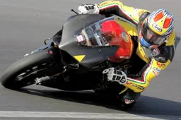 BSB: esordio in pista per la nuova Ducati 1199 Panigale SBK