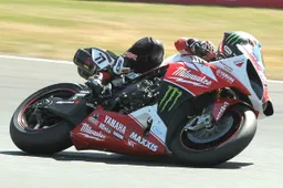 BSB Brands Hatch Gara 2: 49° vittoria di Shane Byrne
