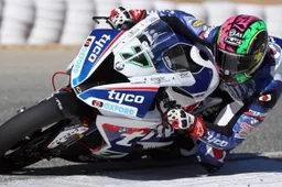 British Superbike La prima è di Michael Laverty (BMW) fuori Haslam