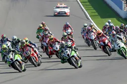 BSB A Donington scatta la stagione 2017: riparte lo show del British Superbike