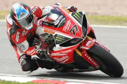 BSB Oulton Park Qualifiche: pole con record per Alex Lowes