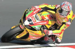 BSB Brands Hatch Gara 1: Byrne batte Brookes, Haga a terra