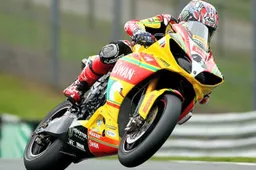 BSB Oulton Park Gara 1: vince Hill, Noriyuki Haga sul podio