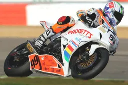 BSB Silverstone Gara 2: fantastico Alex Lowes, Scassa è 6°