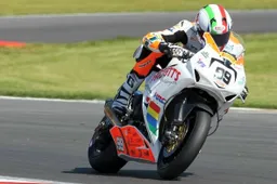 BSB Snetterton Gara 2: vince Michael Laverty, fuori tanti "big"