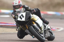 BSB Thruxton Gara 2: vince Shane Byrne (e la bandiera rossa)