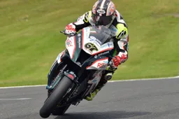 BSB Oulton Park Gara 3: Joshua Brookes in trionfo