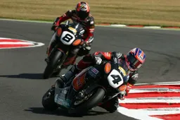 BSB Snetterton Gara 1: doppietta HM Plant, vince Brookes