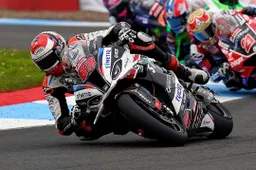 Doppietta Buchan-BMW nel British Superbike, Skinner fa sognare