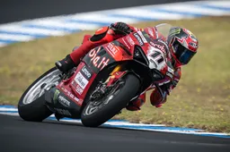 Superbike Phillip Island: Bulega che Superpole, Iannone in scia!