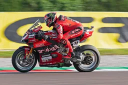 Superbike Cremona: Bulega stratosferica pole, Iannone e Petrucci sono lì