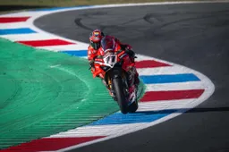 Superbike Assen: Nicolò Bulega dieci e lode, gara 1 è un assolo
