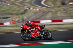 Superbike Donington: warm up, Bulega ha l'asso nella manica