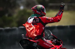 Superbike Phillip Island: Bulega saluta e se ne va, che tripletta!