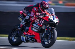 Supersport Donington: Nicolò Bulega avvicina alla vetta la Ducati